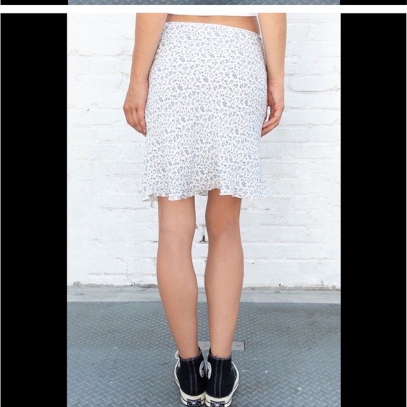 Brandy Melville Sephira Floral Skirt - Picture 2 of 6